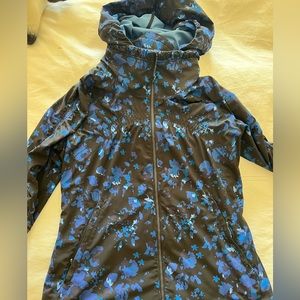 Lululemon Light Running Jacket Size 6